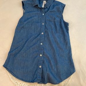 Sleeveless button up top